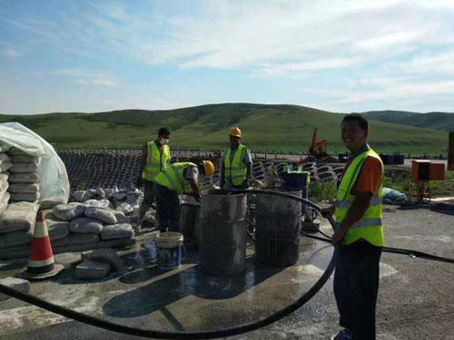 济水街道公路地聚物下沉注浆